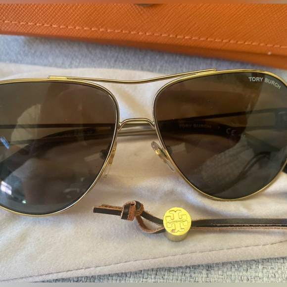 Authentic Tory Burch sunglasses Like new Condition Brown lens , Gold Hardware! - Picture 2 of 9